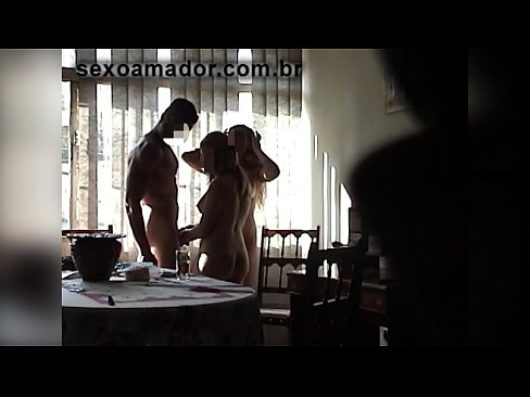 ❤️ Prietenii sexuali invită un bărbat uriaș și o partidă în trei cu el at porn ro.hentaisun.ru ❌❤