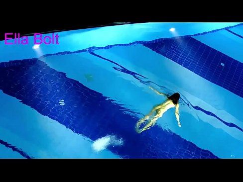 ❤️ Nu mă pot opri din privit, tânără blondă surprinsă înotând goală în piscina stațiunii ELLA BOLT at porn ro.hentaisun.ru ❌❤
